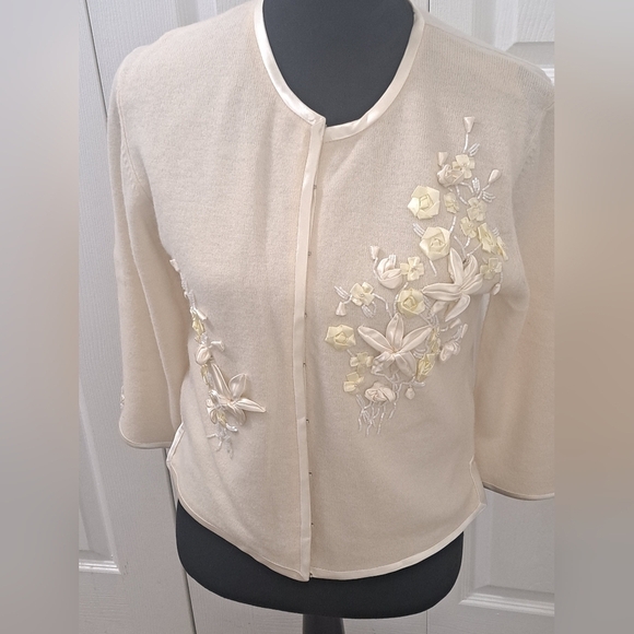 Karen Kane Elegant Cream Embroidered Sweater Size M - Picture 1 of 11